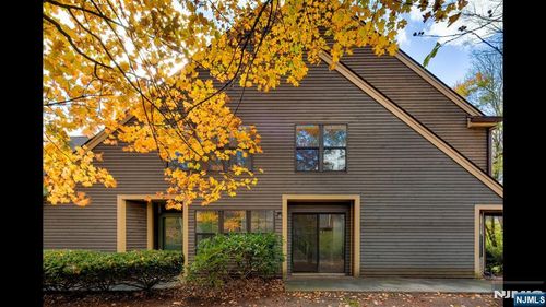 21 Plymouth Aly, West Milford, NJ, 07480-1285 | Card Image