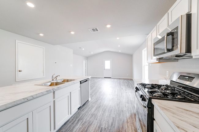 121 Pine Burr St, House other with 4 bedrooms, 2 bathrooms and 2 parking in Lufkin TX | Image 15