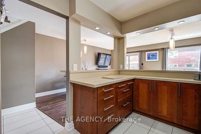93 - 93 Foster Cres, Condo with 3 bedrooms, 2 bathrooms and 1 parking in Brampton ON | Image 8