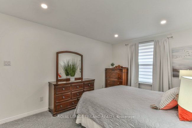 834 Viscount Rd, House other with 3 bedrooms, 2 bathrooms and 4 parking in London ON | Image 17