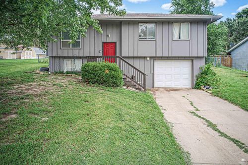 610 Knollwood St, Wakefield, KS, 67487-9765 | Card Image