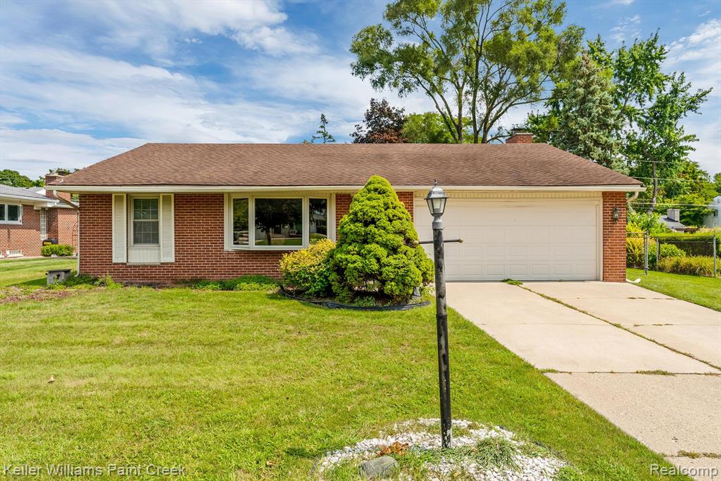 Westbrook Dr, Livonia, MI 48152