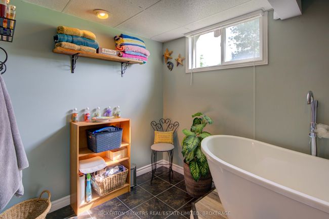 95 Railway St, House other with 3 bedrooms, 2 bathrooms and 6 parking in Lansdowne ON | Image 37