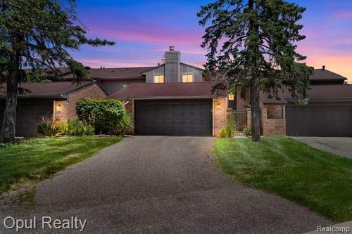 3961 Chablis St, West Bloomfield, MI, 48323-3026 | Card Image