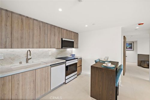 unit-b-200 Alta Vista Way, Laguna Beach, CA, 92651-3988 | Card Image