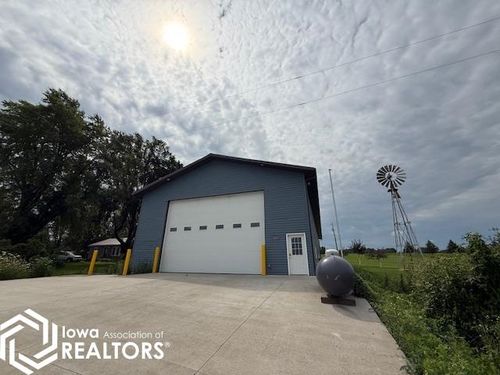 1760 328th Ave, Brooklyn, IA, 52211-8640 | Card Image