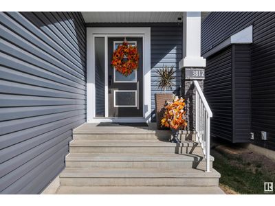 3812 Robins Cres Nw, House other with 5 bedrooms, 4 bathrooms and null parking in Edmonton AB | Image 2