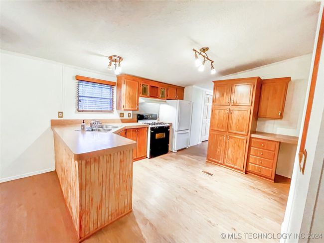 39 Summit Dr, House other with 3 bedrooms, 2 bathrooms and null parking in Canadian OK | Image 12