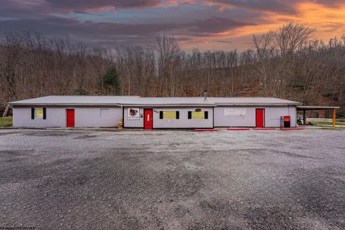 642 S Preston Hwy, Tunnelton, WV, 26444-7628 | Card Image
