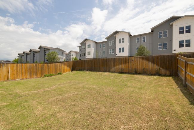 View of yard featuring a residential view | Image 25