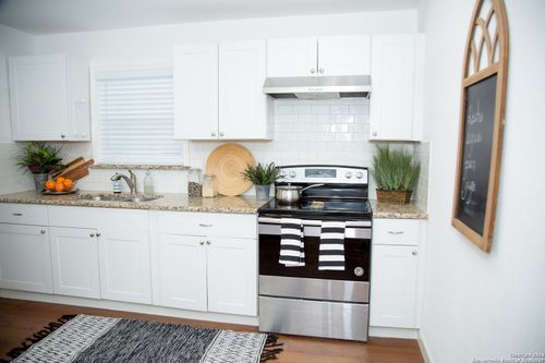 219 N San Horacio Ave, San Antonio, TX, 78237-1539 | Card Image
