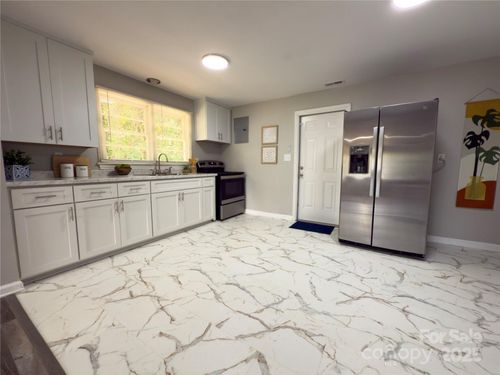 2114 Connelly Springs Rd, Lenoir, NC, 28645-7831 | Card Image