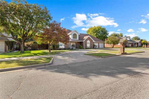 1319 Hickory St, Weatherford, OK, 73096-2744 | Card Image