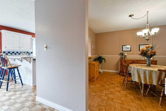 33 - 10030 Oakmoor Way Sw, Home with 3 bedrooms, 1 bathrooms and 2 parking in Calgary AB | Image 12