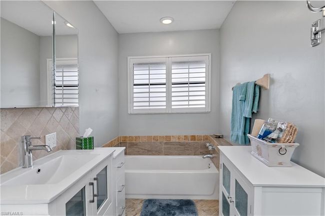 12321 Moon Shell Dr, House other with 3 bedrooms, 3 bathrooms and 2 parking in MATLACHA ISLES FL | Image 24