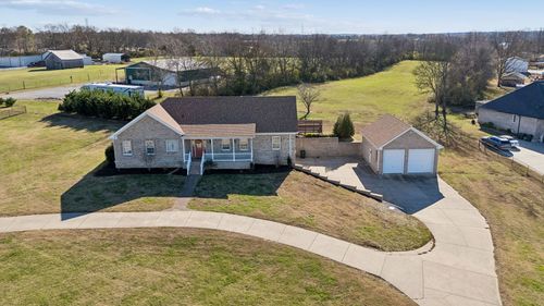 517 Nichols Ln, Gallatin, TN, 37066-3838 | Card Image