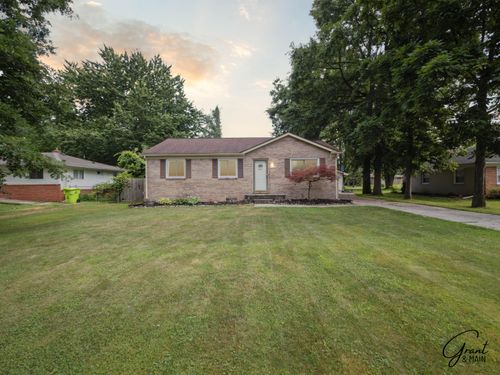 48075 Meadow Ln, Chesterfield, MI, 48051-2947 | Card Image