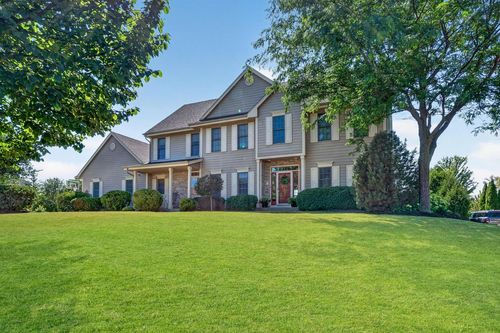 W176N5411 Highridge Drive, Menomonee Falls, WI, 53051 | Card Image