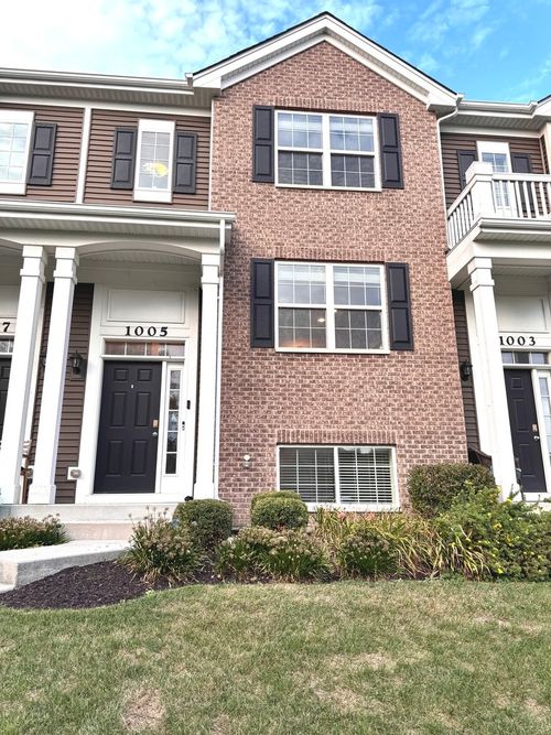 1005 Charlton Ln, Naperville, IL, 60563-4170 | Card Image