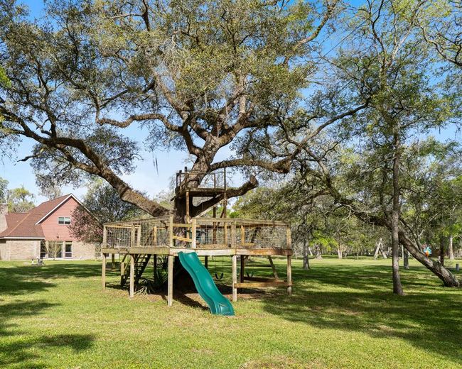 Treehouse with zipline | Image 34