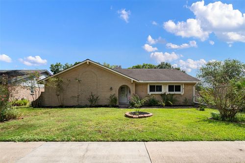 377 Dawn Hill Dr, Friendswood, TX, 77546-5628 | Card Image