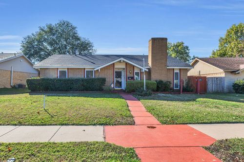 3817 Commonwealth Dr, Garland, TX, 75043-2425 | Card Image