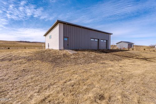 3547 Honey Ln, Mandan, ND, 58554-8253 | Card Image