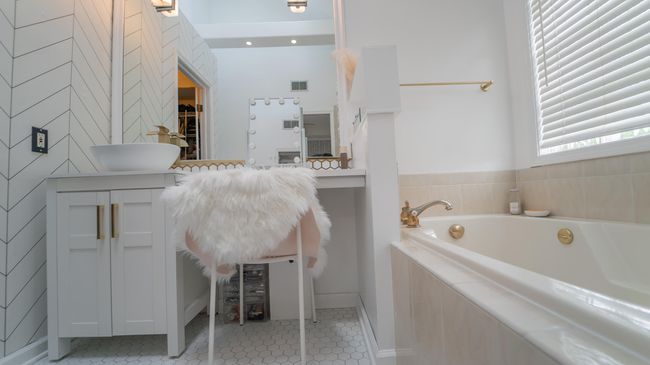 Primary bedroom bathroom (2) | Image 20
