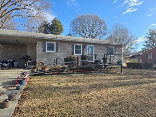 499 Raymond St, Mocksville, NC, 27028-2017 | Card Image