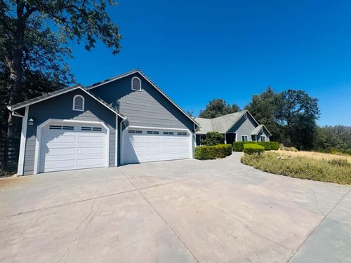 8957 Knobhill Cir, Redding, CA, 96001-9586 | Card Image