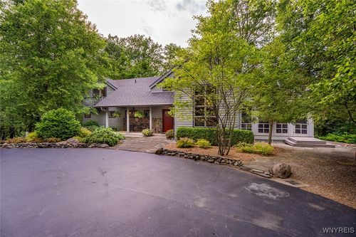 1710 S Creek Rd, Derby, NY, 14047-9729 | Card Image