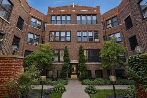 2e-751 W Brompton Ave, Chicago, IL, 60657-1844 | Card Image