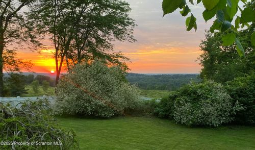 525 N Abington Rd, Waverly Twp, PA, 18411-2318 | Card Image