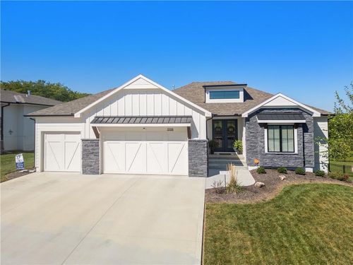 3208 Sw Saddlebred Ter, Lee's Summit, MO, 64082-2223 | Card Image