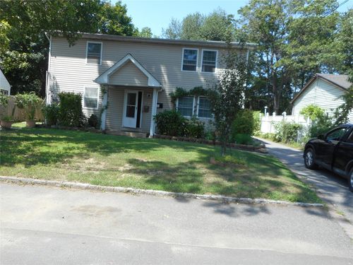 193 Parkway Blvd, Wyandanch, NY, 11798-4305 | Card Image