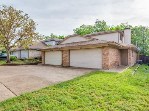 121 Allencrest Dr, White Settlement, TX, 76108-2353 | Card Image