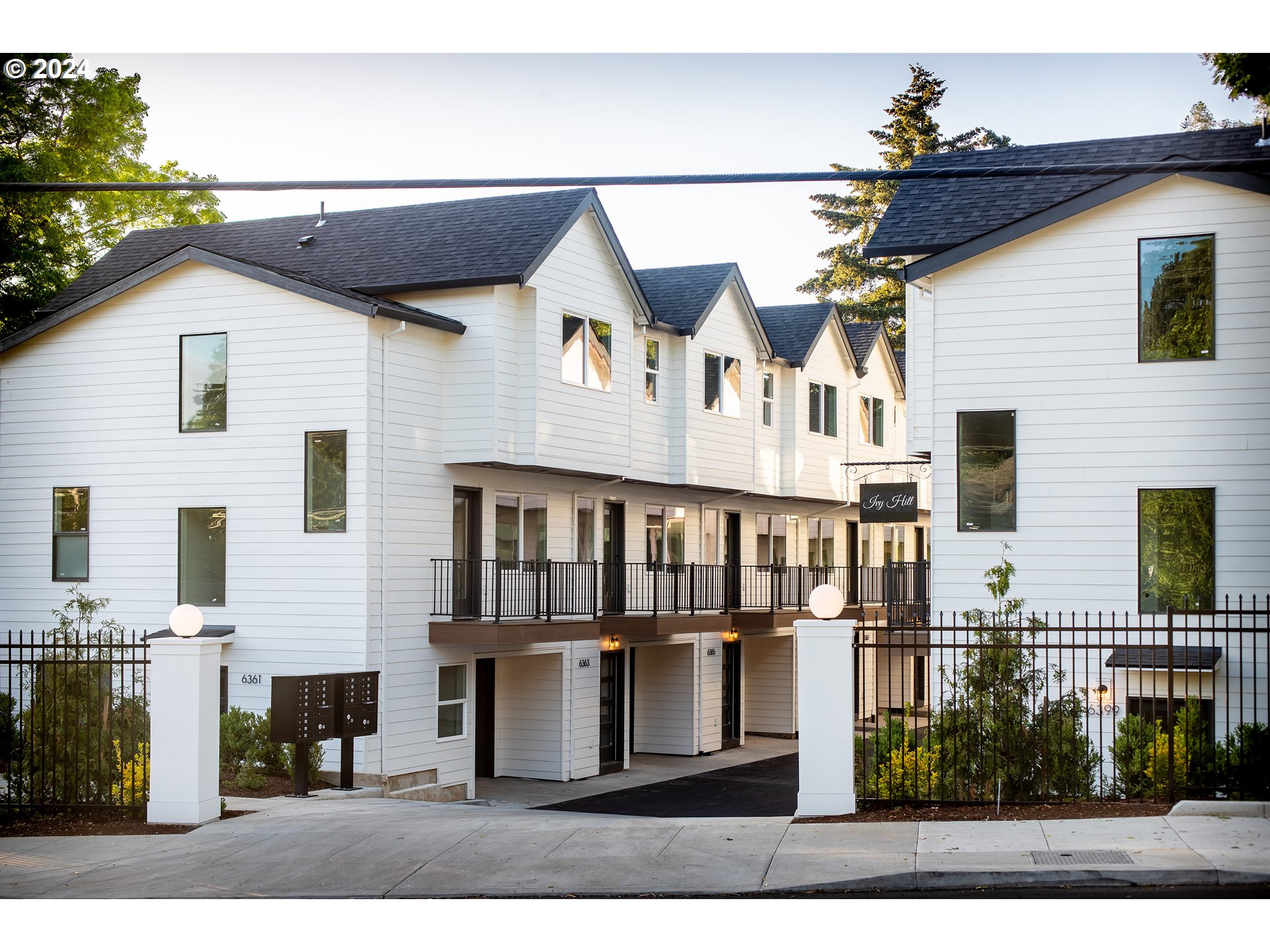 Burnside St, Portland, OR 97215