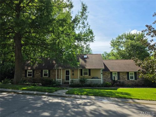 2001 Lee Dr, Cape Girardeau, MO, 63701-1869 | Card Image