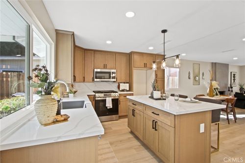 2717 Dayna St, Santa Ana, CA, 92705-6814 | Card Image