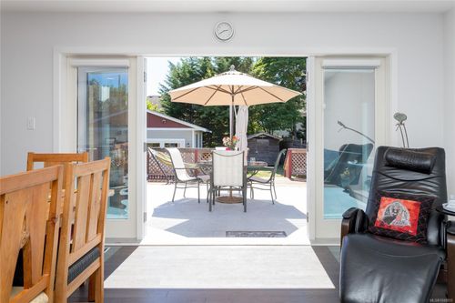367 Vincent Ave, Victoria, BC, V9A2G8 | Card Image