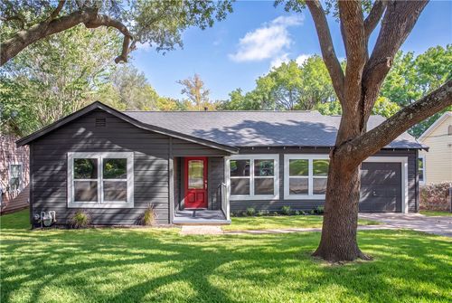 805 E Tom Green St, Brenham, TX, 77833-4657 | Card Image