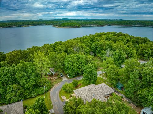 142 Walden Ln, Bull Shoals, AR, 72619-2707 | Card Image