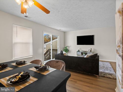 33 Park Square Dr, INDIAN HEAD, MD, 20640-1719 | Card Image