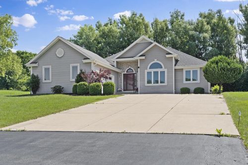 140 Chestnut Way, North Prairie, WI, 53153-9799 | Card Image