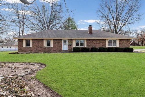 27 Circle Ln, Plattsburg, MO, 64477-9561 | Card Image