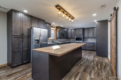 27327 Harrill Ln, Lebanon, MO, 65536-4481 | Card Image