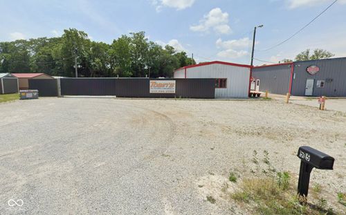 535-533-535 E Hendricks St, Shelbyville, IN, 46176-1752 | Card Image