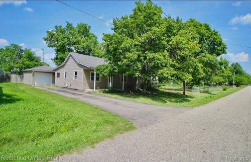 2237 Lincoln Manor Dr, Flint, MI, 48507-4413 | Card Image