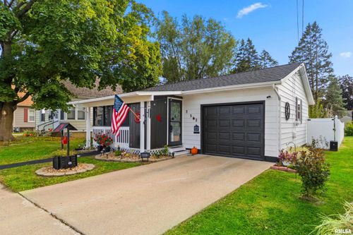 352 E Birch St, Canton, IL, 61520-1348 | Card Image