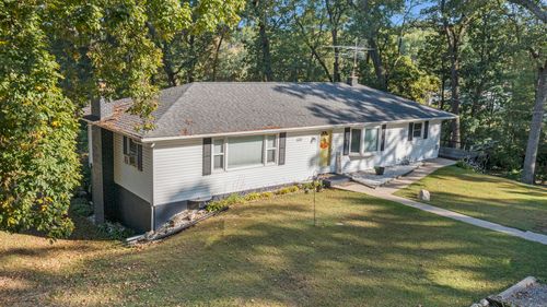 1055 Woodland Bch, Battle Creek, MI, 49014-7537 | Card Image